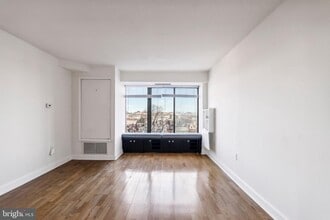 Building Photo - 2001 Hamilton St