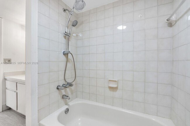 Building Photo - 995 SW 84th Ave