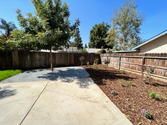 Building Photo - 1521 Cottonwood Ct S