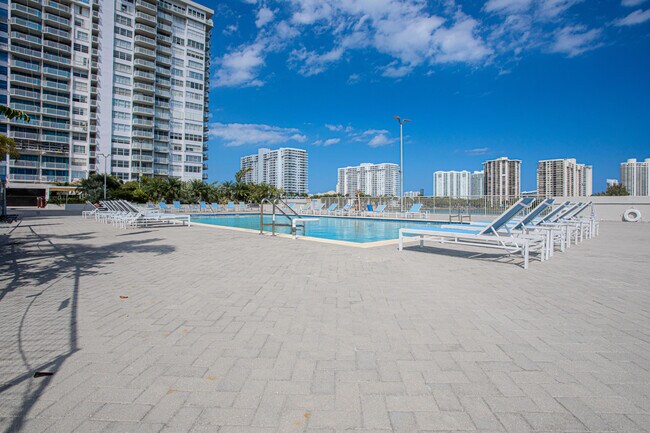 Building Photo - 18021 Biscayne Blvd