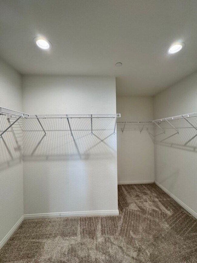 Building Photo - Newly built 4 bedroom Winchester home for ...