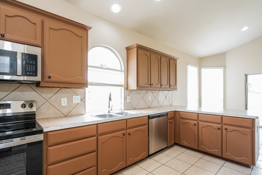 Building Photo - 12817 Dorset Dr