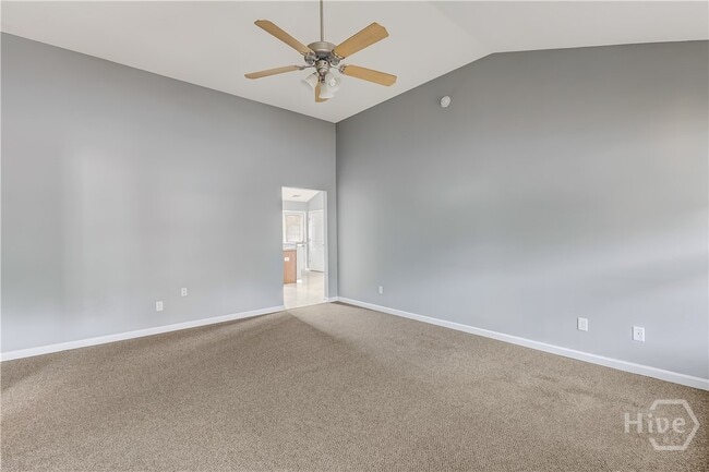 Building Photo - 133 Willow Dr