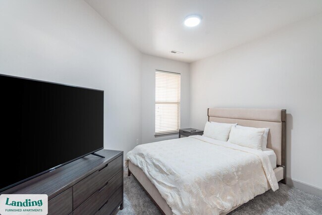 Building Photo - 3031 Eden Ave