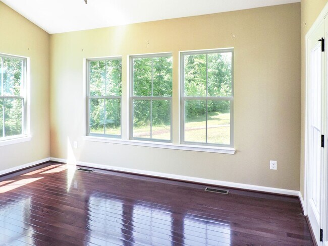 Building Photo - 9166 Beechdale Ct