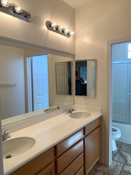 Building Photo - 84126 Canzone Dr