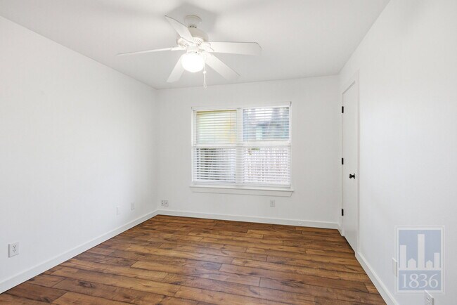 Building Photo - 13009 Lamplight Village Ave