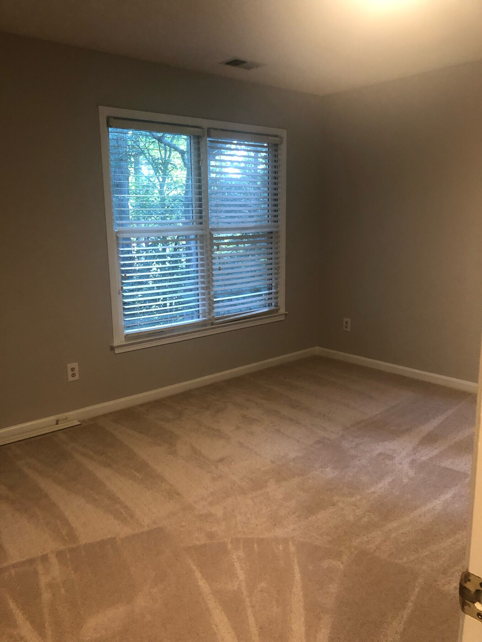 Building Photo - 4926 Benthaven Ln