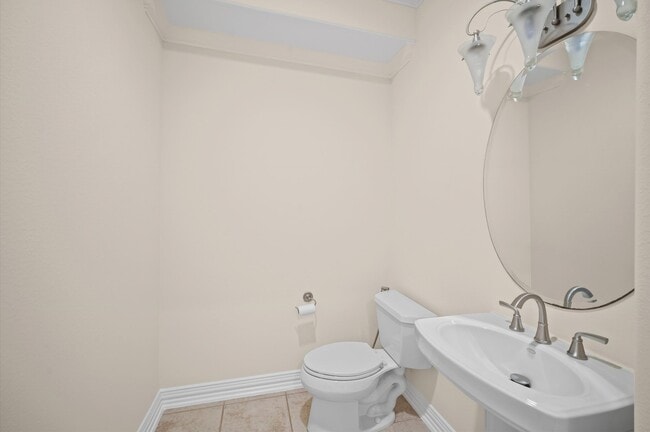 Building Photo - 2047 Palm Forest Ln