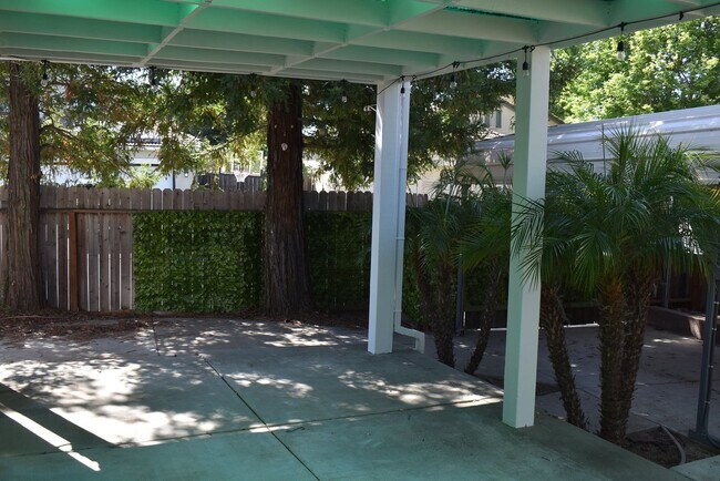 Building Photo - Browns Valley home with Boat and RV parking!