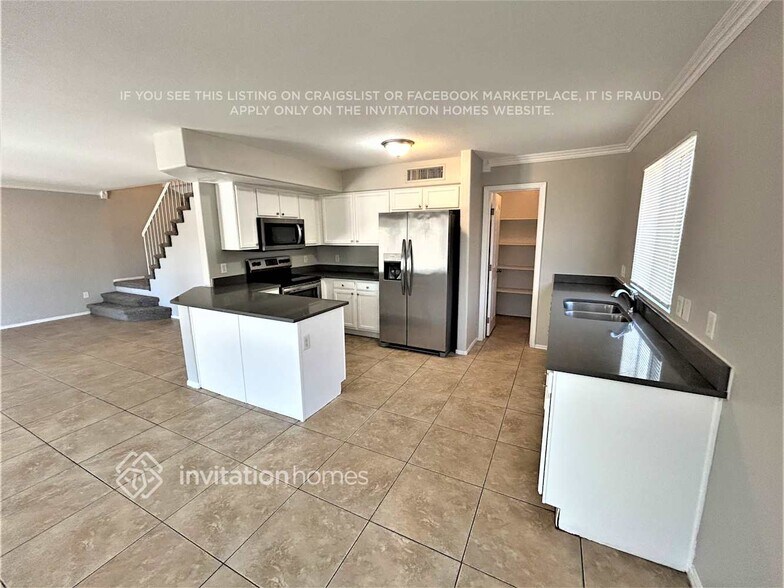 Building Photo - 6975 W Cactus Wren Dr