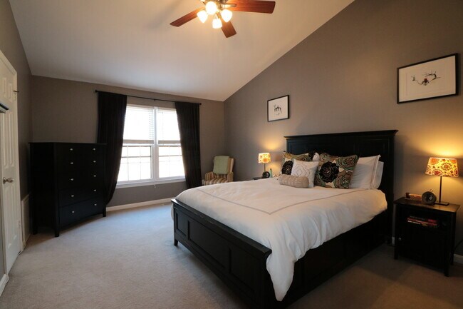 Building Photo - Gorgeous Luxury TH 4 bed, 3.5 bath w/ Wood...
