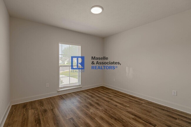 Building Photo - 3 Bed/2 Bath Home in Silver Ridge