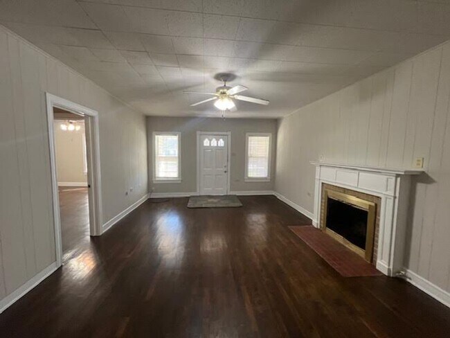 Building Photo - 3619 Fort Ave