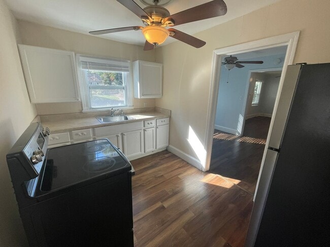 Building Photo - Cozy 2 Bedroom Home in Oakhurst!
