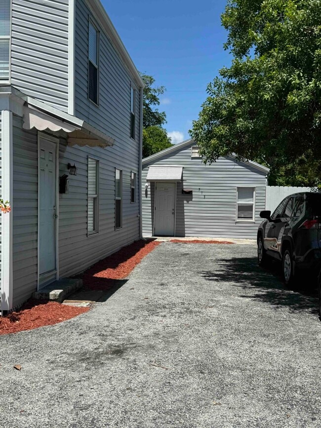 Building Photo - 717 S B St