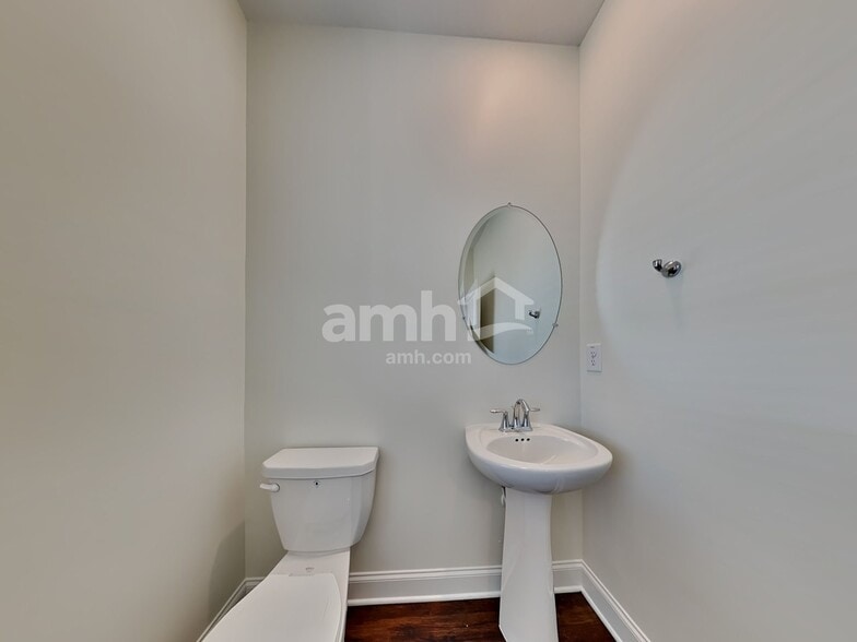 Building Photo - 3901 Chivalry Dr