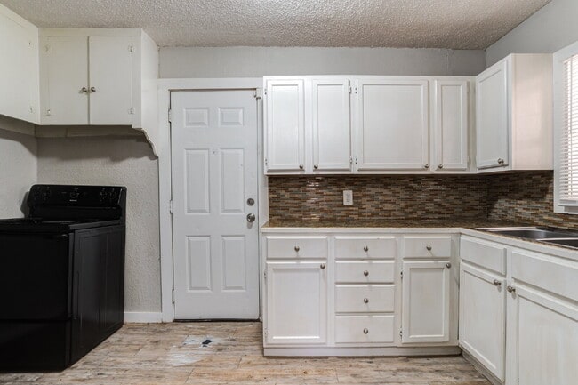 Building Photo - 3 Bedroom House in Heart of Lubbock