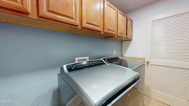 Building Photo - 10803 Elise St