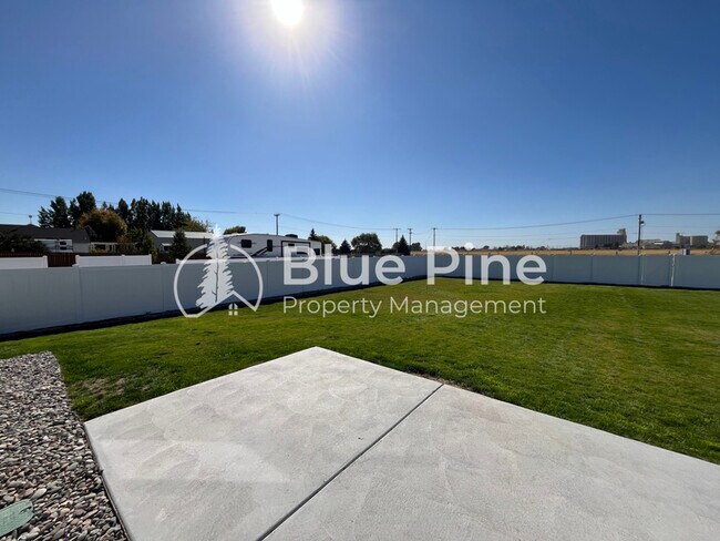 Building Photo - 6028 Fox Run Dr