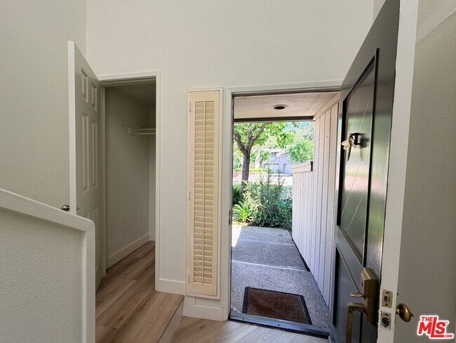 Building Photo - 12 Moss Glen