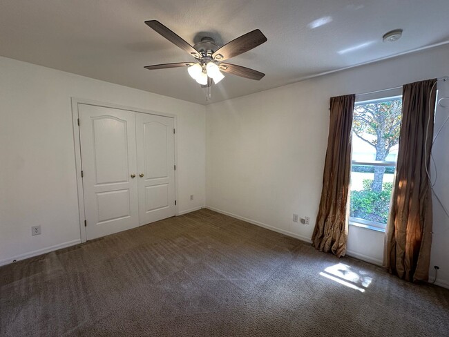 Building Photo - 4 Bedroom, 3 Bath, 3 Car Garage on 1 Acre ...