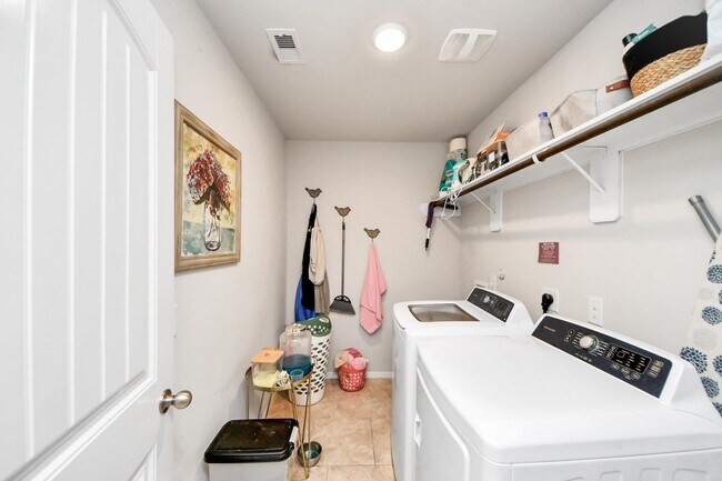 Building Photo - 3030 Dripping Springs Ct