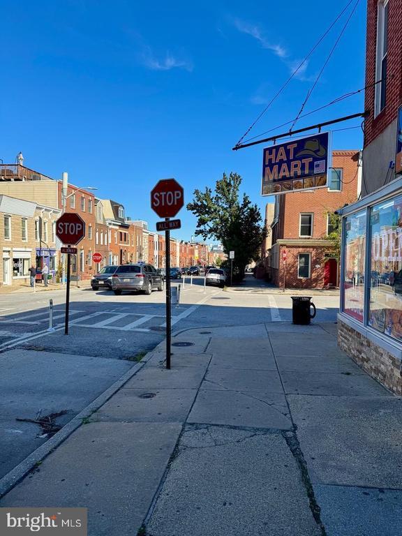 Building Photo - 445 E Fort Ave