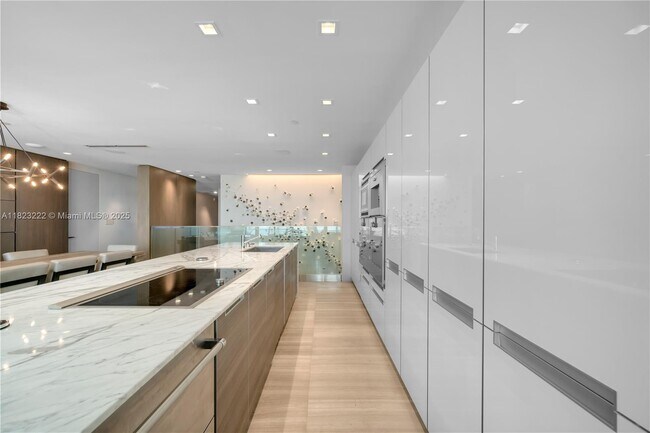 Building Photo - 321 Ocean Dr