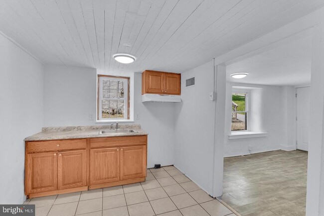 Building Photo - 60 Irish Ln
