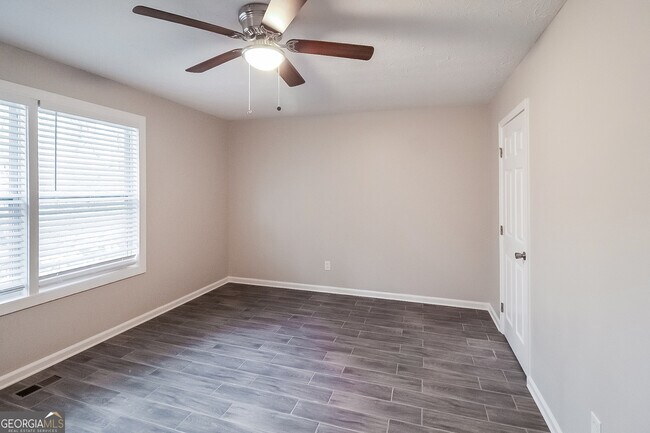 Building Photo - 2626 Del Ridge Dr