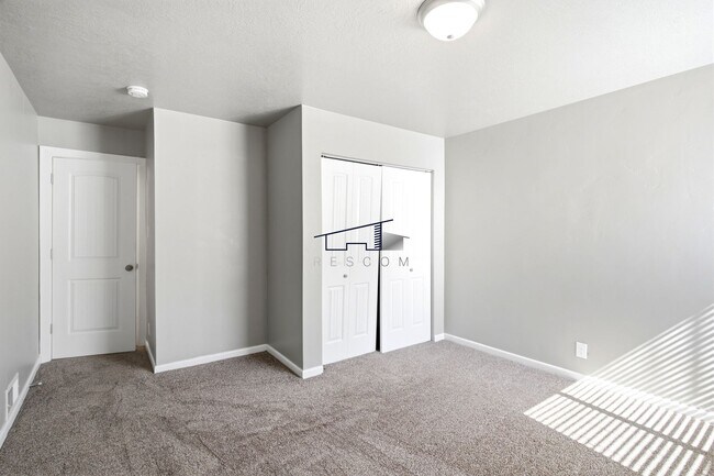 Building Photo - Updated 4-Bedroom Home for Lease in Ogden!