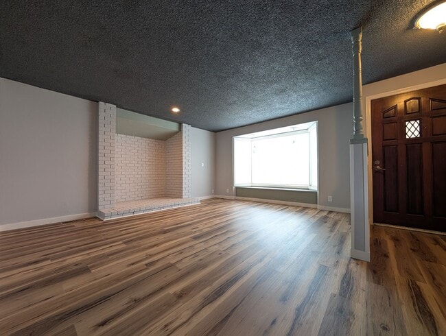 Building Photo - Great 4bed/2 bath home in west Eugene!