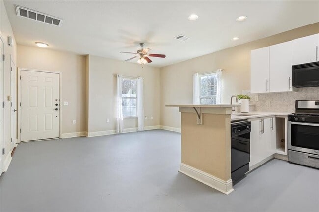 Building Photo - 1210 E M. Franklin Ave