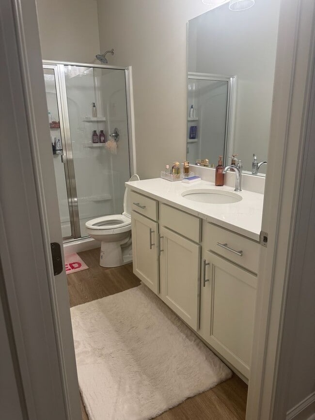 Building Photo - Glenwood Townhomes Unit #103