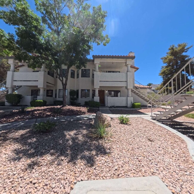 Building Photo - Stunning 2-Bedroom Condo 2nd Floor at The Lakes!