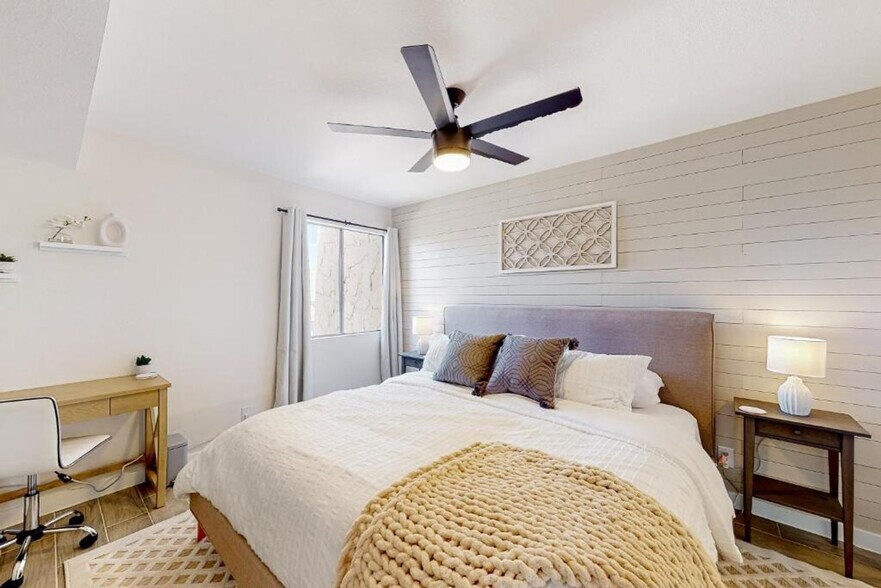 Building Photo - 8055 E Thomas Rd