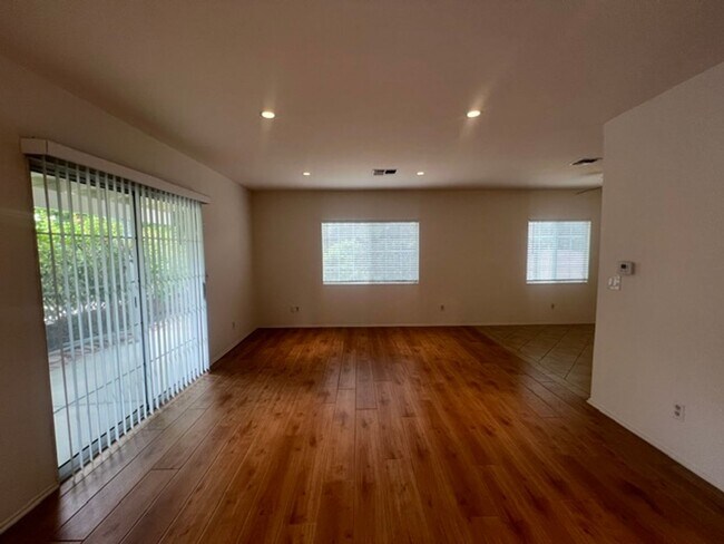 Building Photo - 17430 Gledhill St