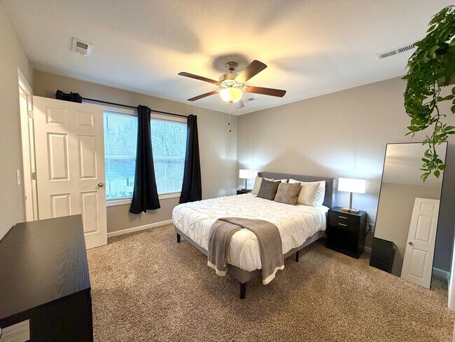 Building Photo - 925 Woody Hills Dr - Furnished Rental