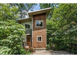 Building Photo - Green Built Dazzler in Asheville's West Side!