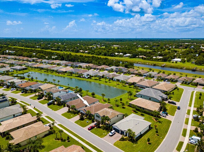 Building Photo - 740 S E Boboli Way