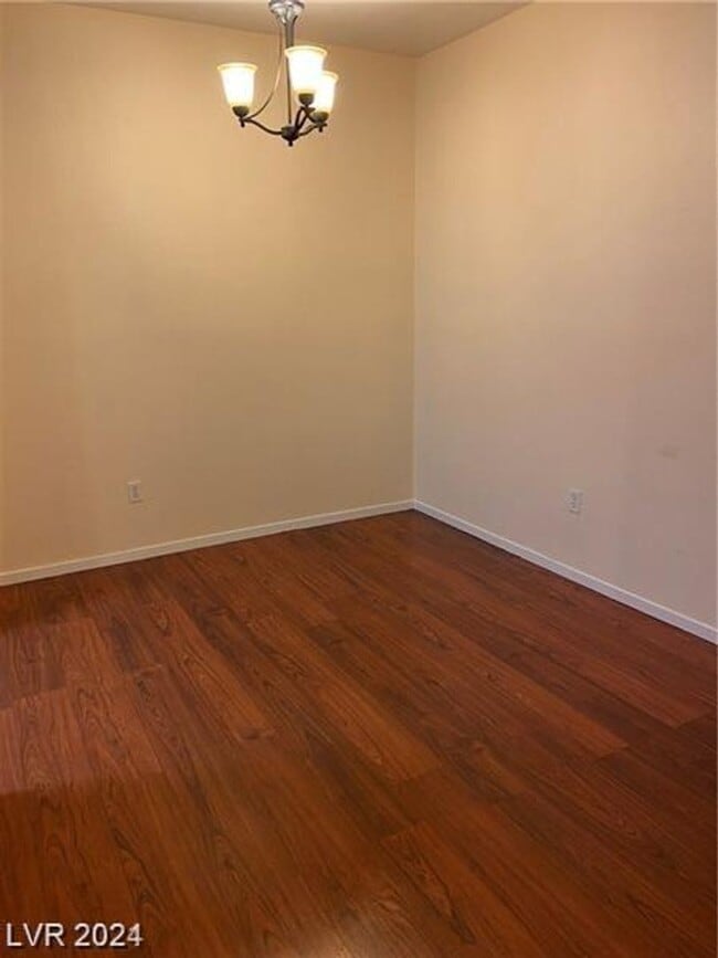 Building Photo - Very Nice & Clean Downstairs Unit In South...
