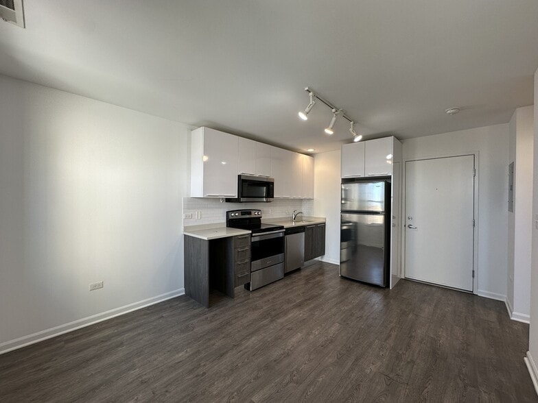 Building Photo - 940 W Winona St