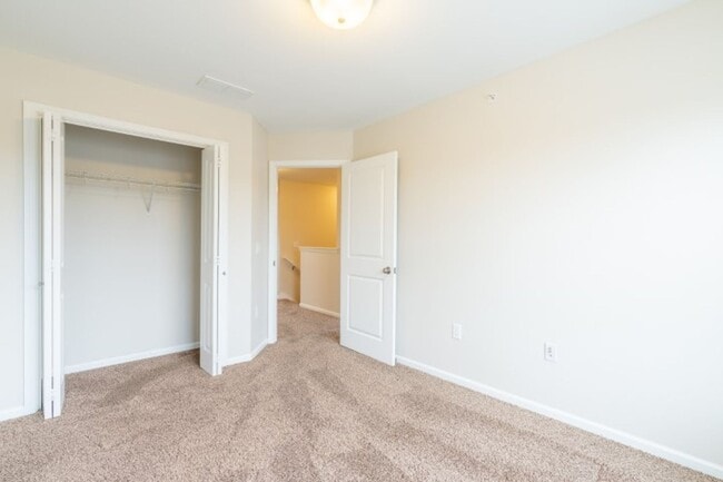 Building Photo - Huge, Open Floor Plan Townhome for RENT at Johnston Common Brownstones!