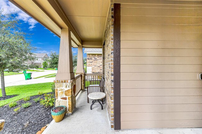 Building Photo - 24622 Royal Pike Dr