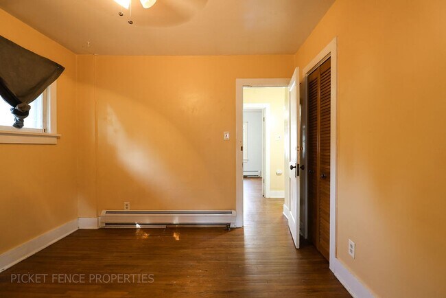 Building Photo - Beautiful Historic Two Bedroom Home