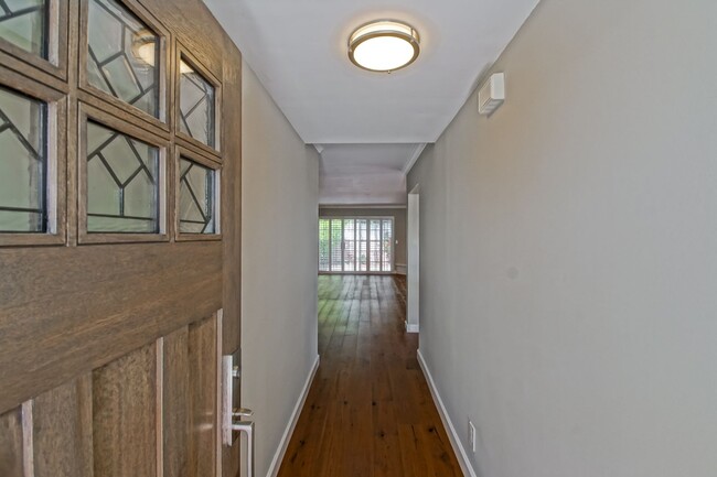 Building Photo - REMODELED, BRIGHT & AIRY, 4BR3BA HOME W/ G...