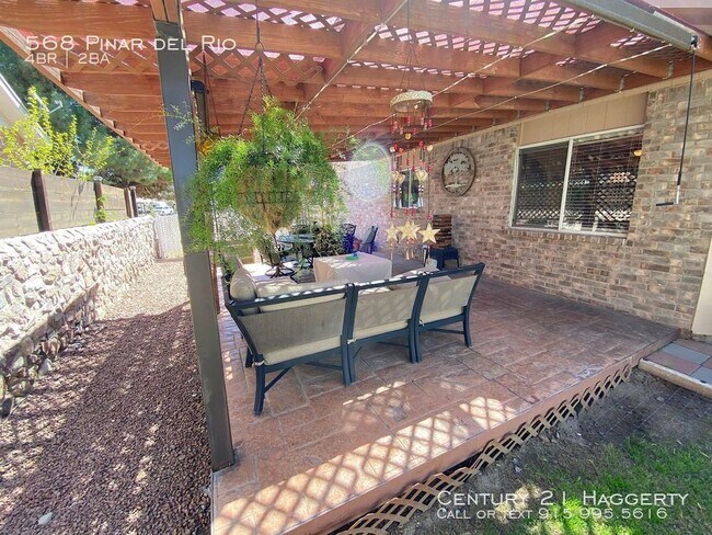 Building Photo - 568 Pinar Del Rio Dr