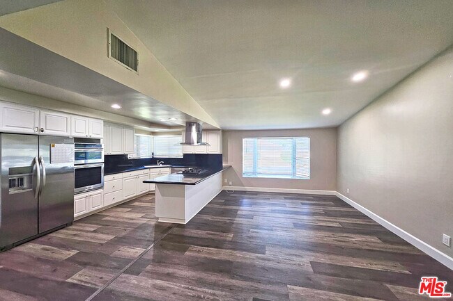 Building Photo - 23526 Dolorosa St