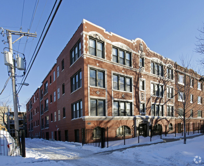 Primary Photo - Great apartments in the heart of Uptown, o...
